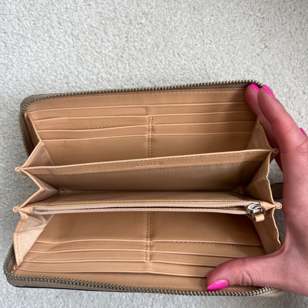 Coach Wallet - Picture 4 of 5
